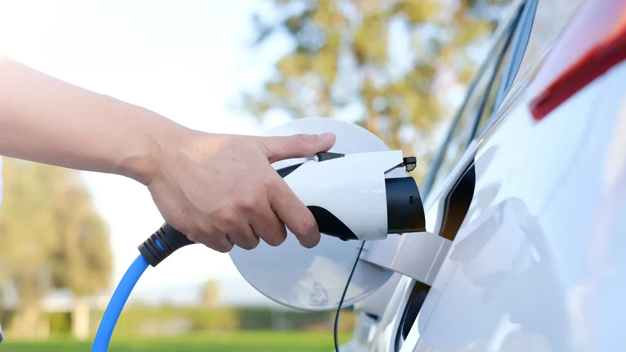 Kan elbilar bli energilager i hemmet?