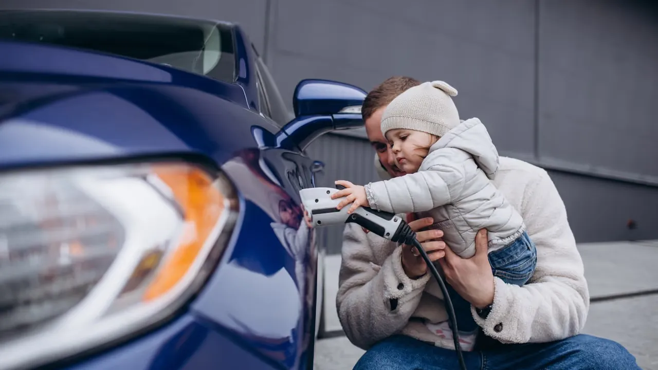 Ladda elbilen med egen solenergi